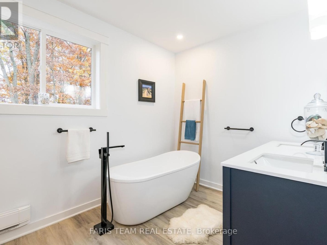 40 PORT SEVERN ROAD N, Georgian Bay (Baxter)