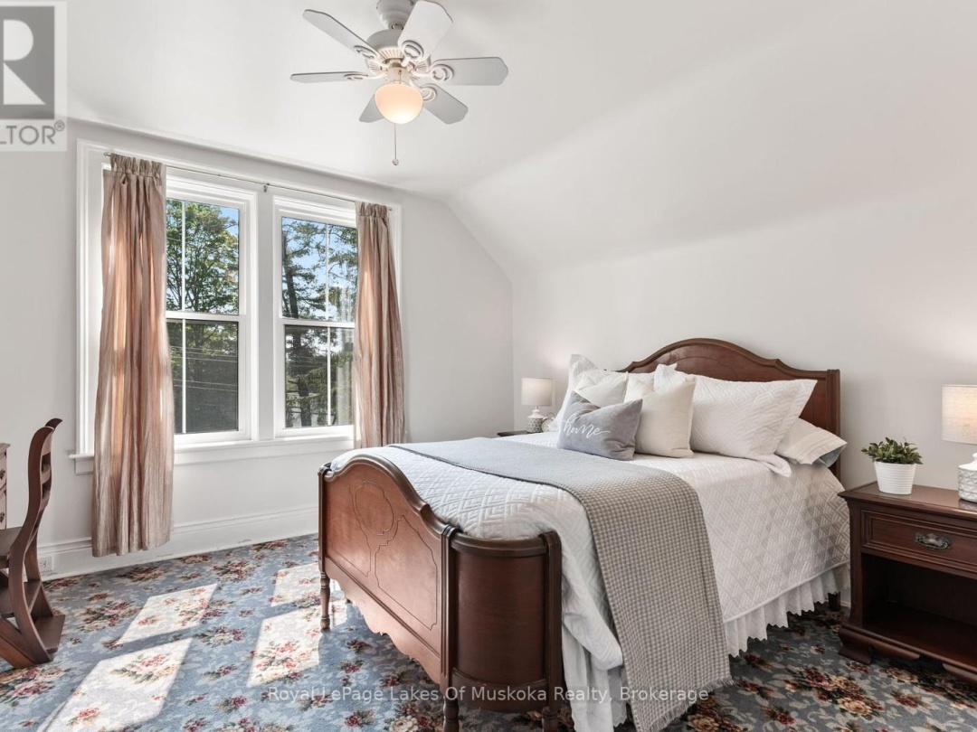 229 FRASERBURG ROAD, Bracebridge (Macaulay)