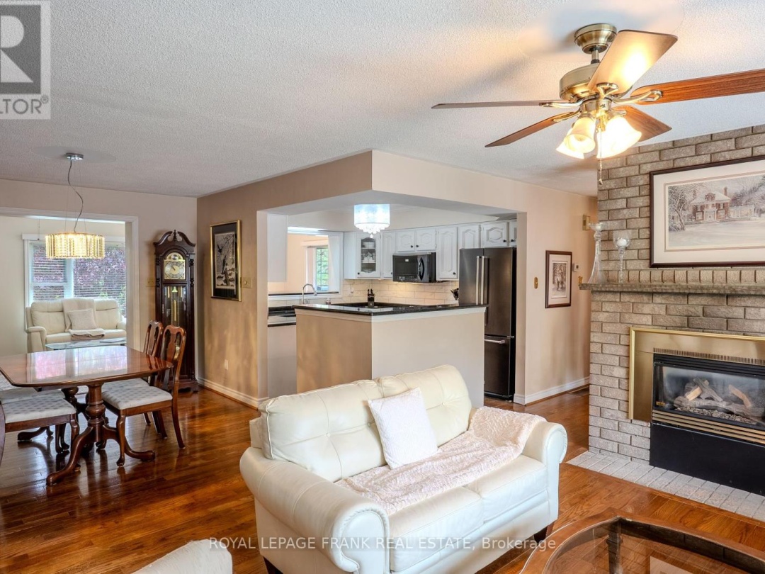 97 PIRATES GLEN DRIVE, Pigeon Lake