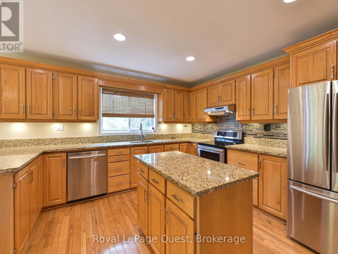 27 HEYDEN AVENUE, Lake Simcoe