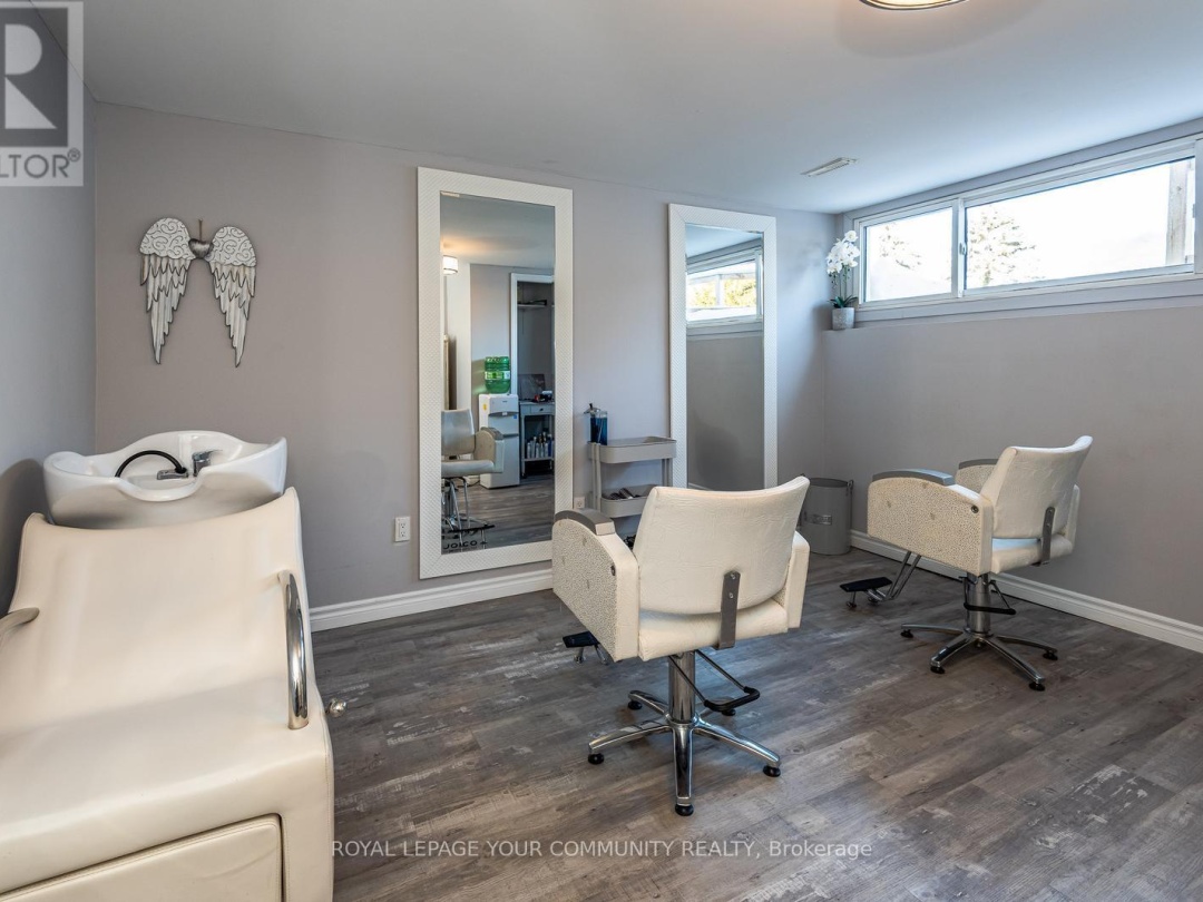 347 LAKELAND CRESCENT, 