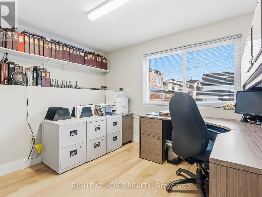 32 MATCHEDASH STREET N, 