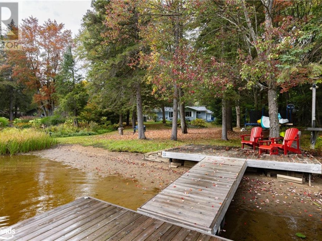 760 Riverlea Road, Muskoka River