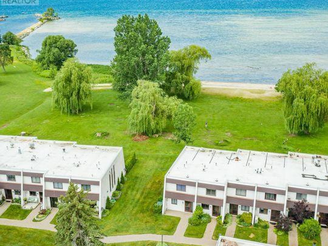 UNIT 14 - 1 PARADISE BOULEVARD, Lake Simcoe