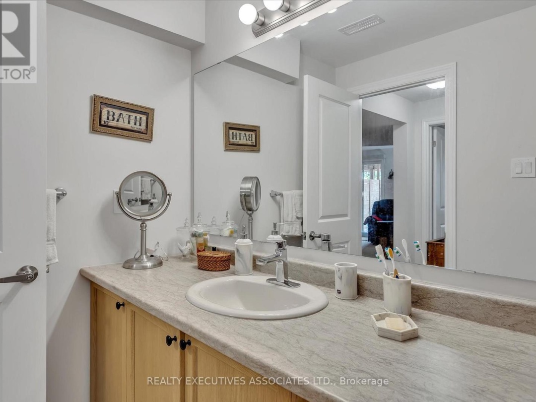 36 - 17 LAKEWOOD CRESCENT, 