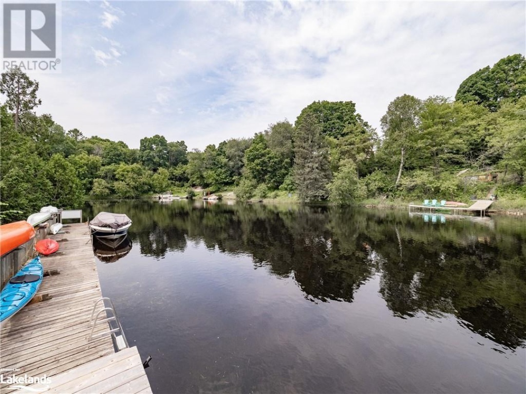 43 Shoreline Drive, Muskoka River