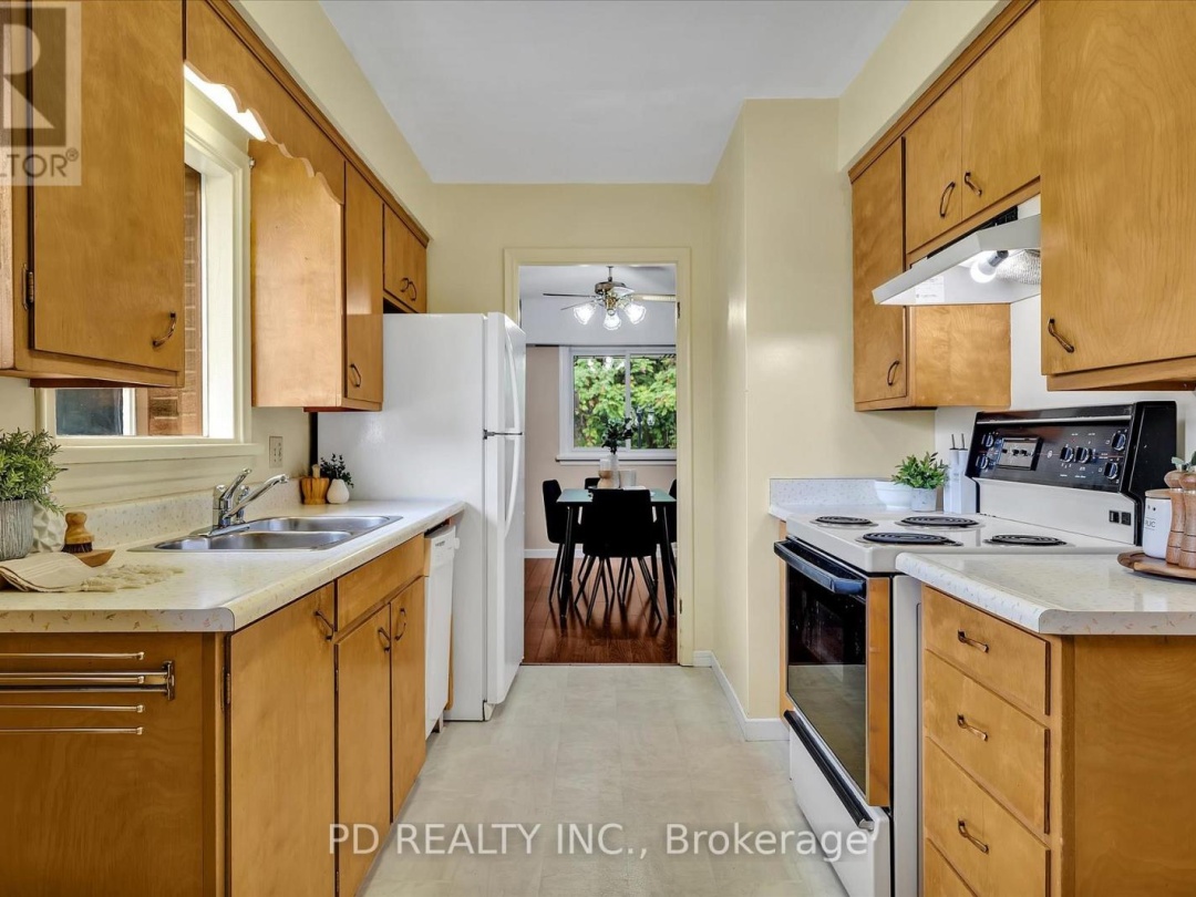 28 BOND STREET E, 