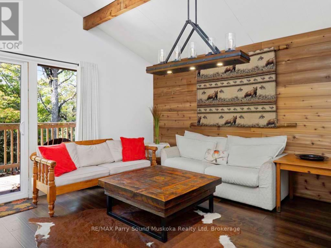 37 LYNBERRY DRIVE, Little Seguin River