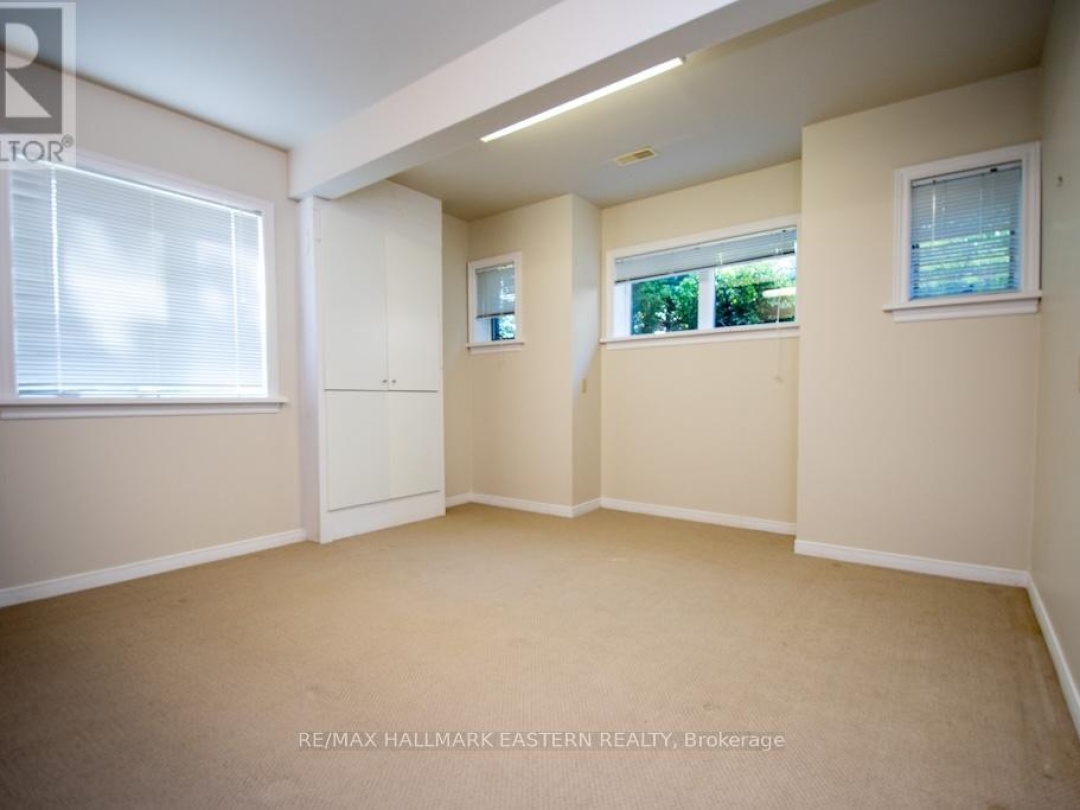 2 HUNTINGWOOD CRESCENT, 