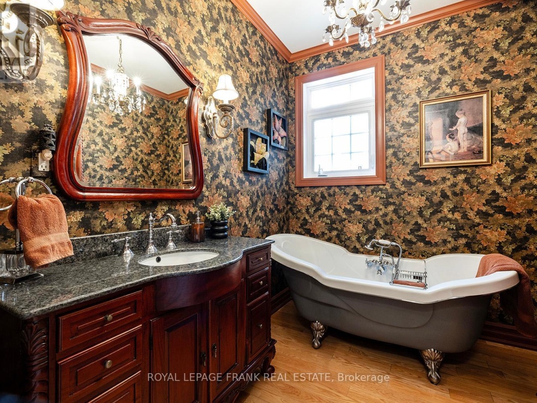 24 GILSON POINT PLACE, 