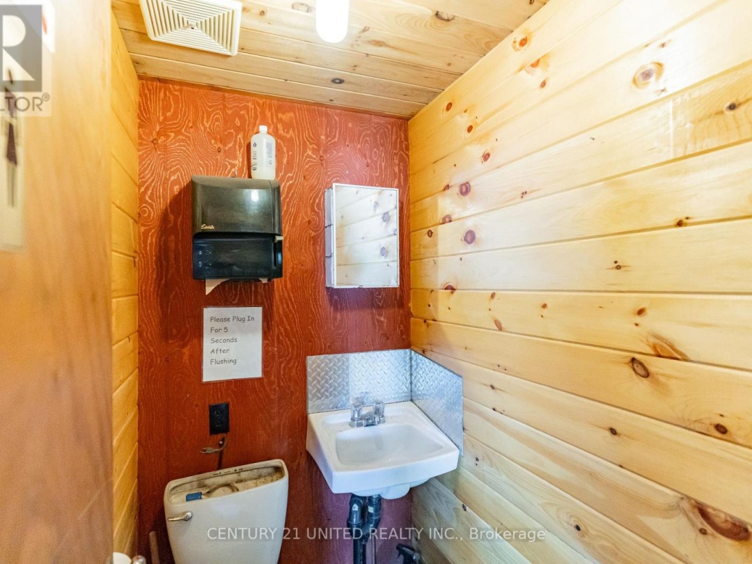 1001 ENGLISH CIRCLE, Tamarack Lake