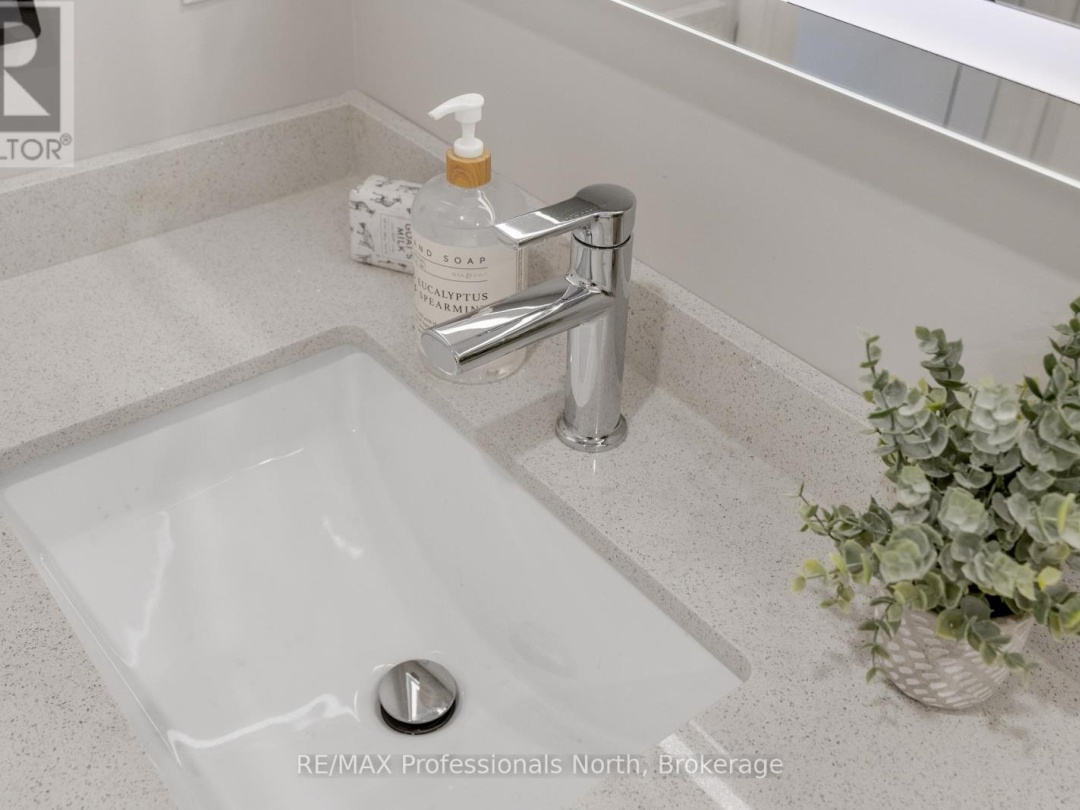 105 - 32 BRUNEL ROAD, 