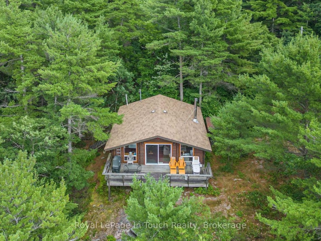 B207-10 WAHSOUNE ISLAND, Georgian Bay