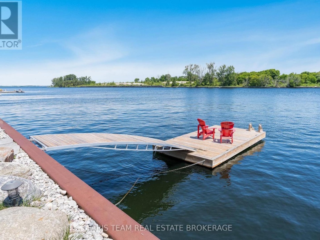 7 DOCK LANE, Georgian Bay