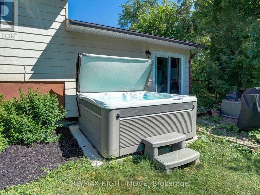 2268 THOMSON CRESCENT, 