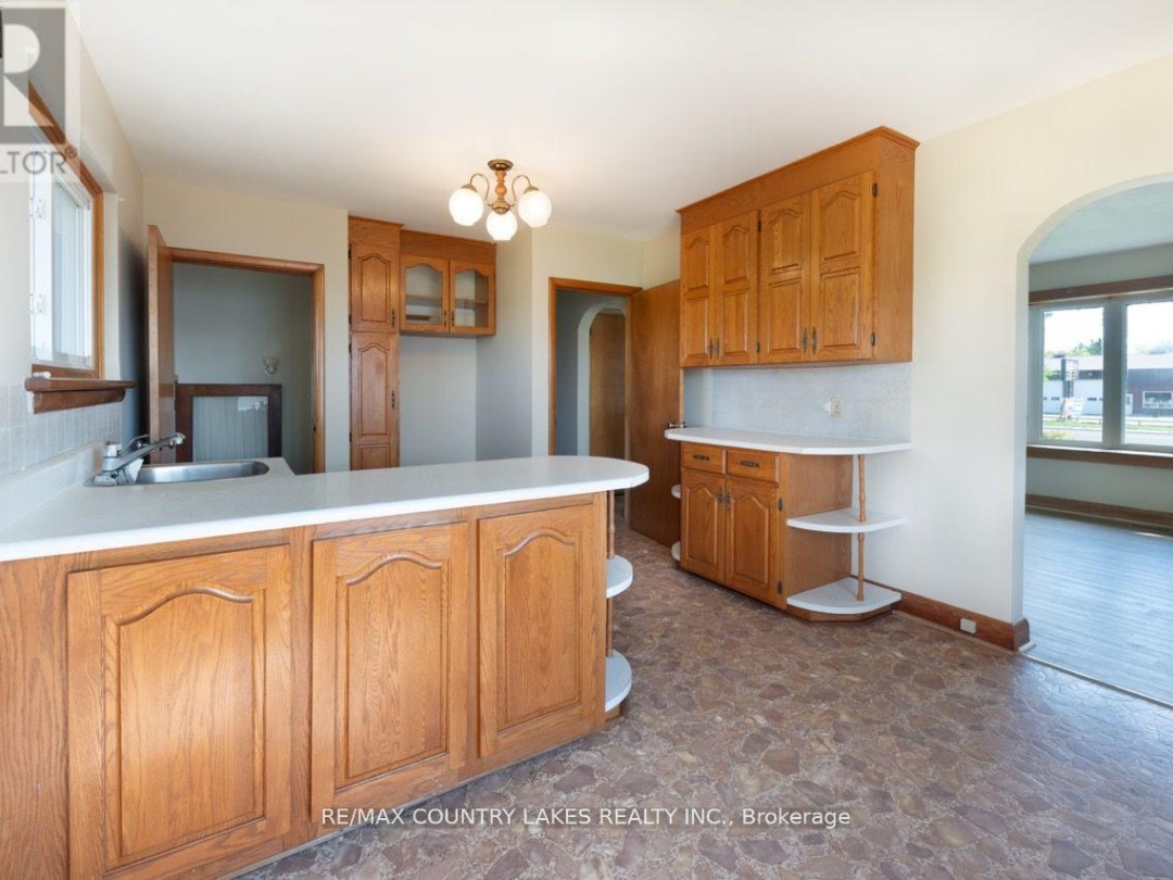 895 HIGHWAY 7 ROAD, Kawartha Lakes (Oakwood)