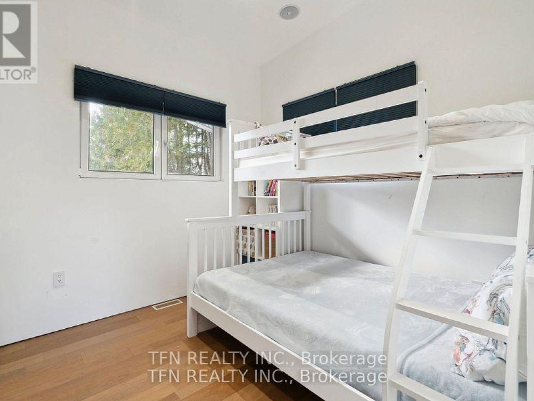 12 SCHOONER LANE, Tay