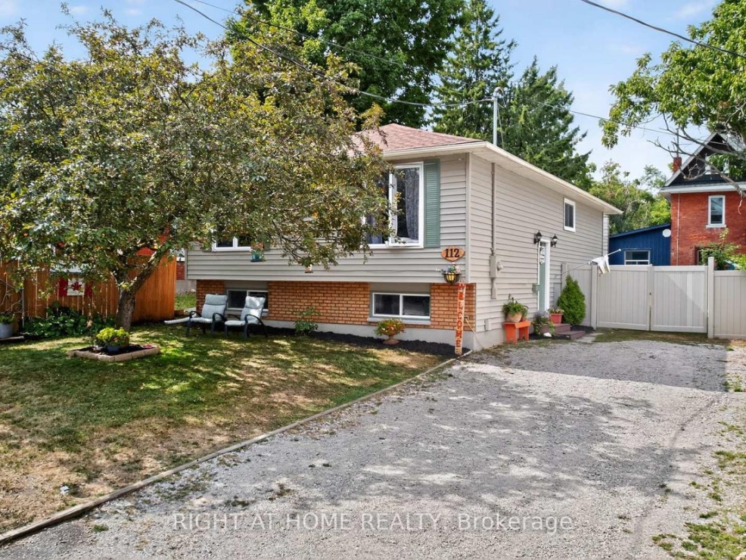 112 BORLAND STREET E, 