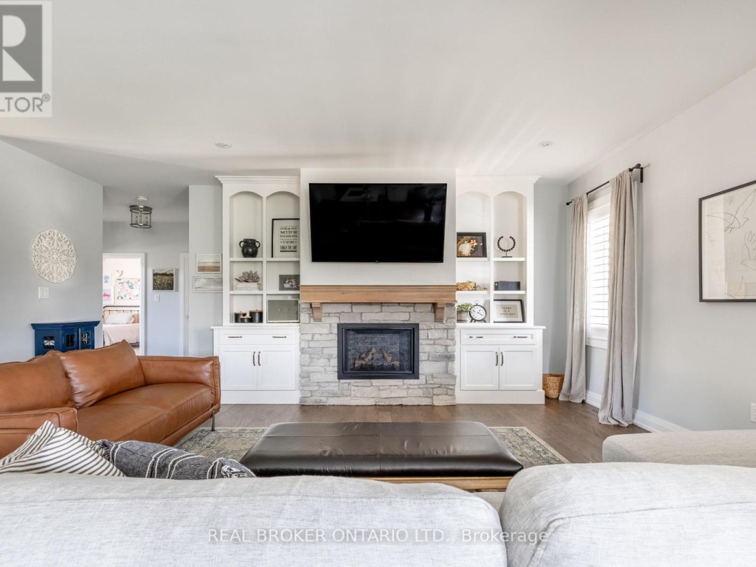 19 CHESLOCK CRESCENT, Oro-Medonte (Warminster)