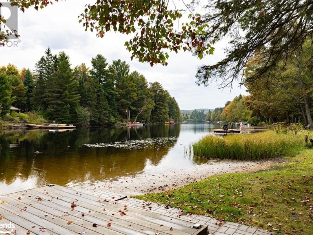 760 Riverlea Road, Muskoka River