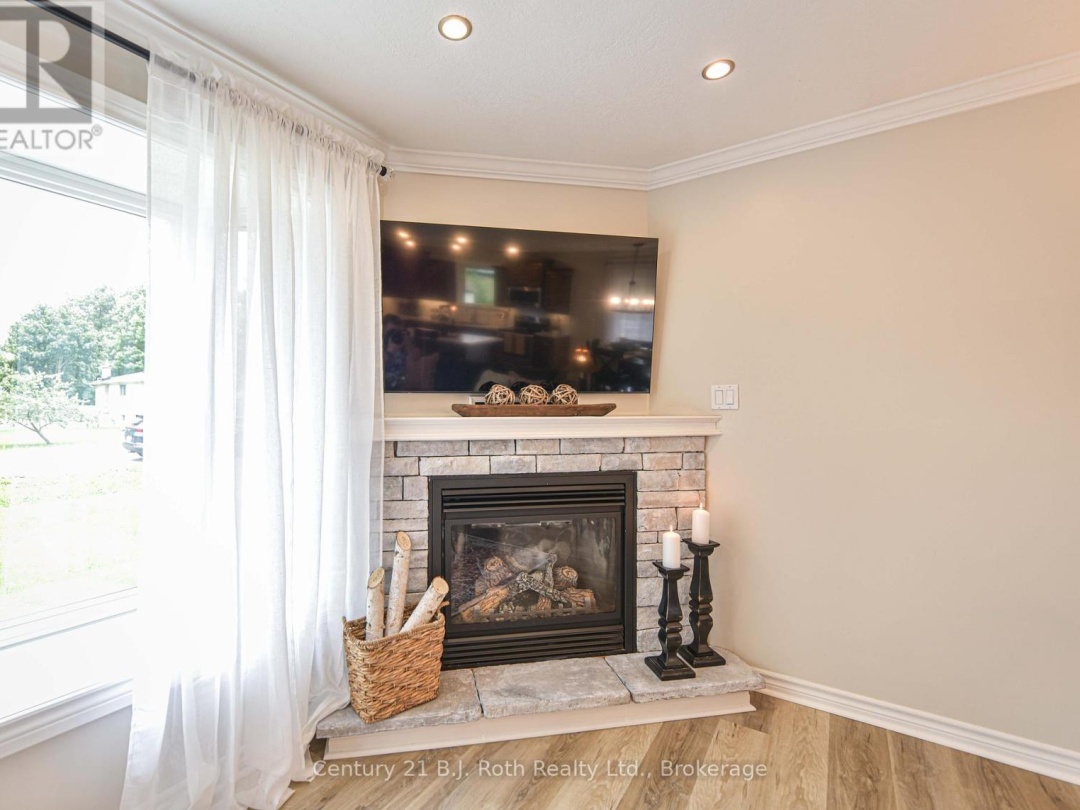 4693 DANIEL STREET, Ramara (Atherley)