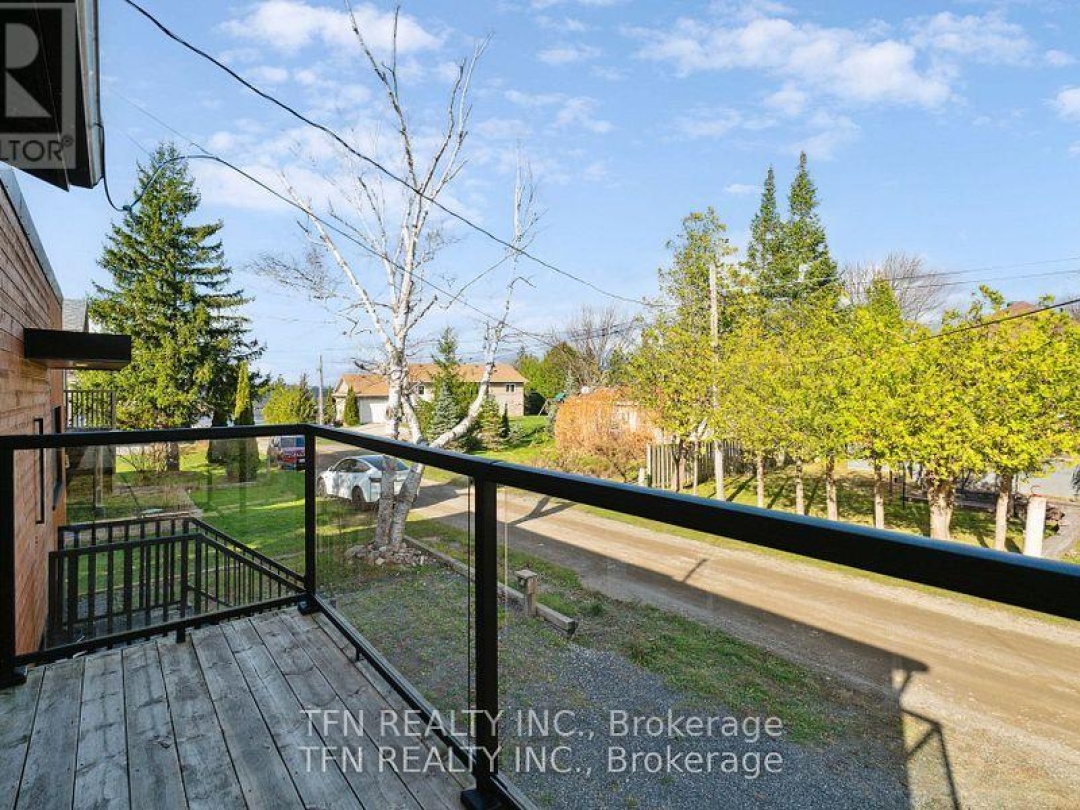 12 SCHOONER LANE, Tay