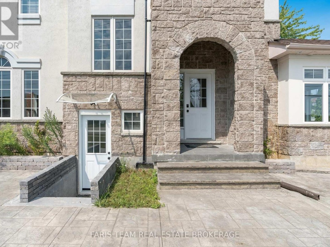 2 VANESSA DRIVE, Orillia