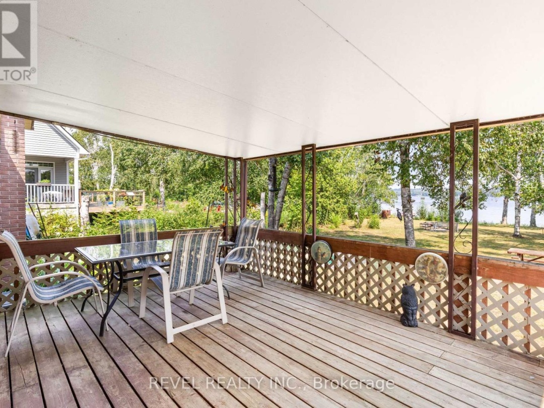 126 PINEWOOD BOULEVARD, Canal Lake