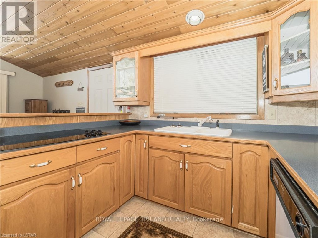 1094 Crumby Lake Road, Algonquin Highlands
