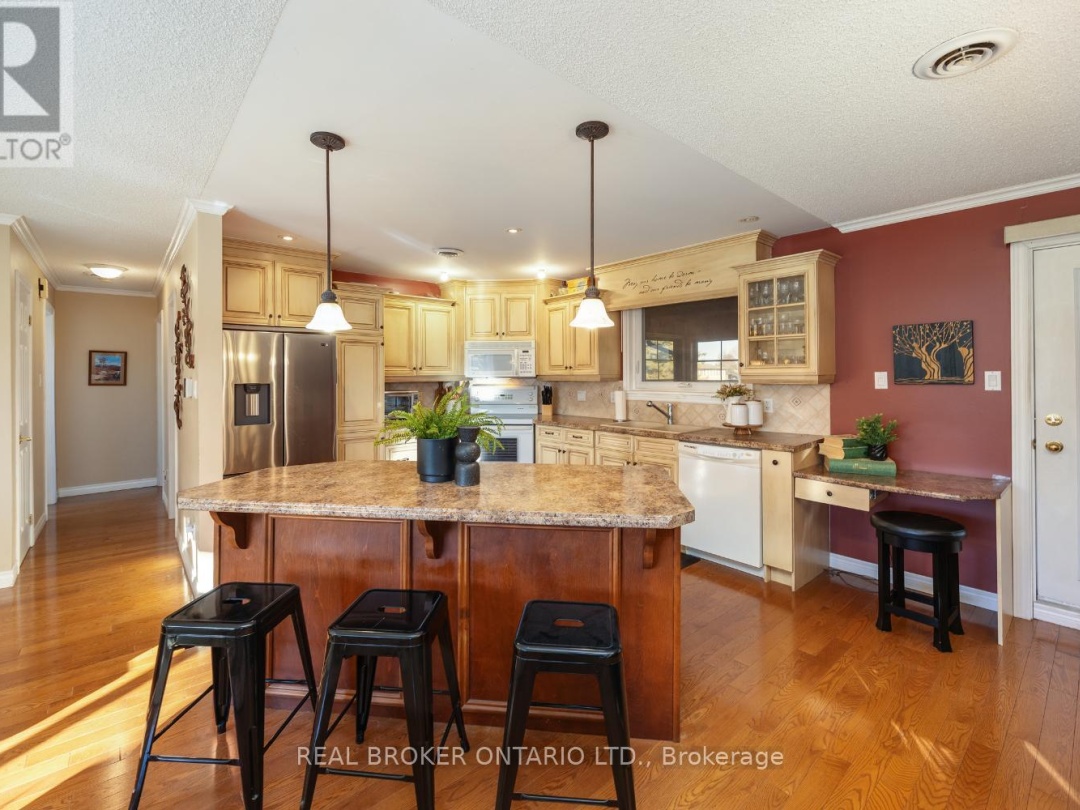 307 THE CAPTAIN'S CORNER, 