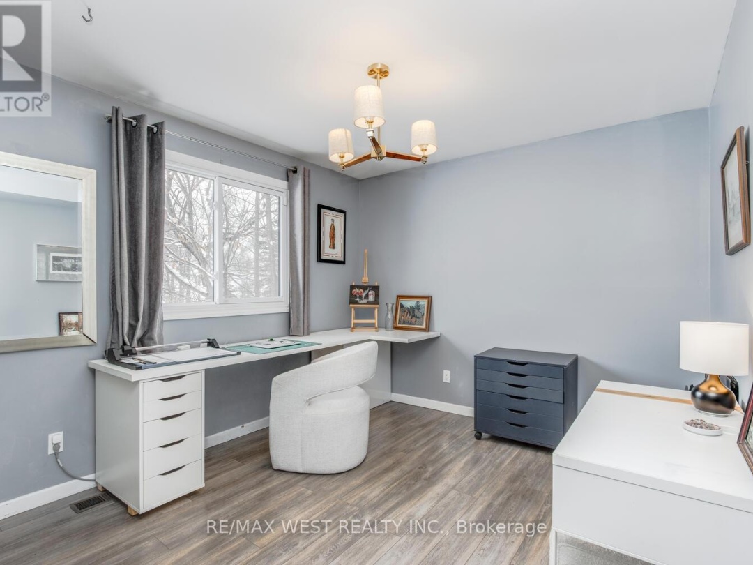 169 BAYVIEW AVENUE E, Tay