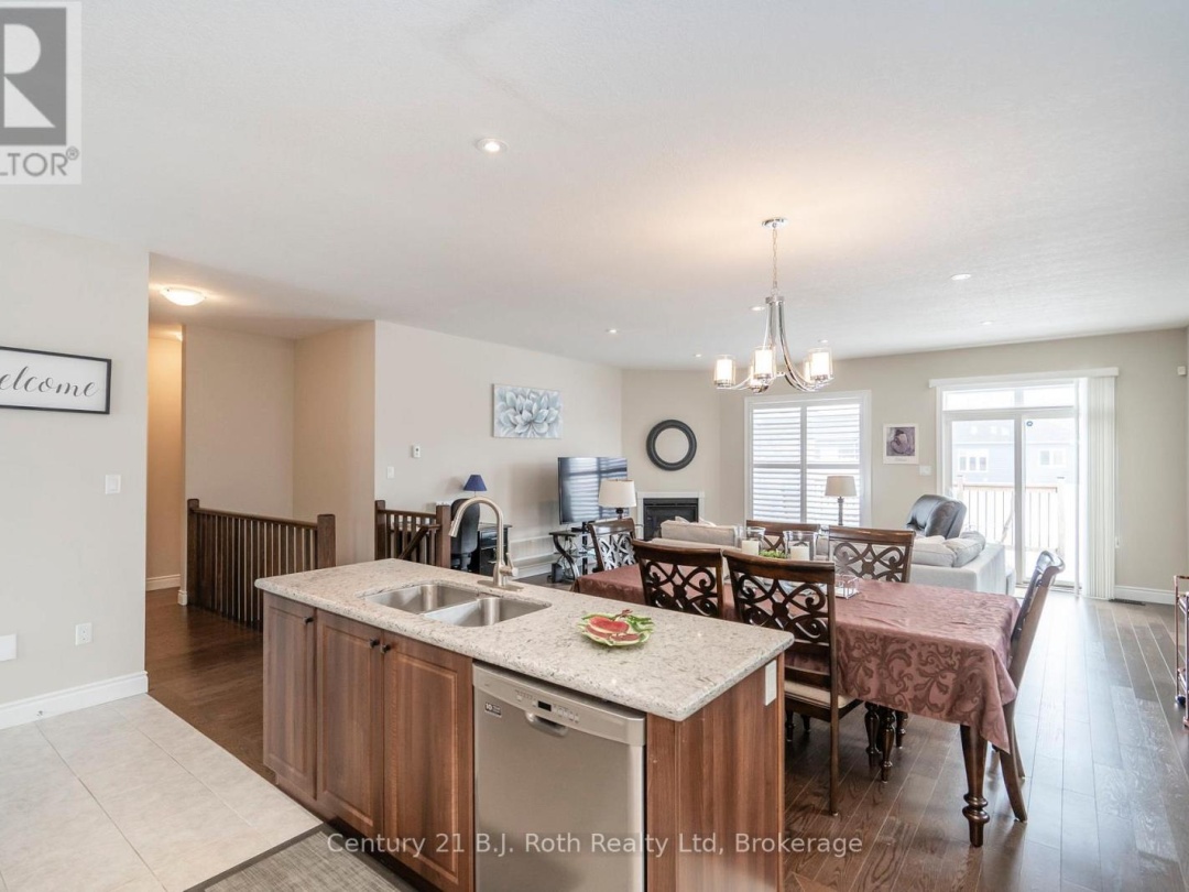 4 CHARLIE RAWSON BOULEVARD, Tay (Victoria Harbour)