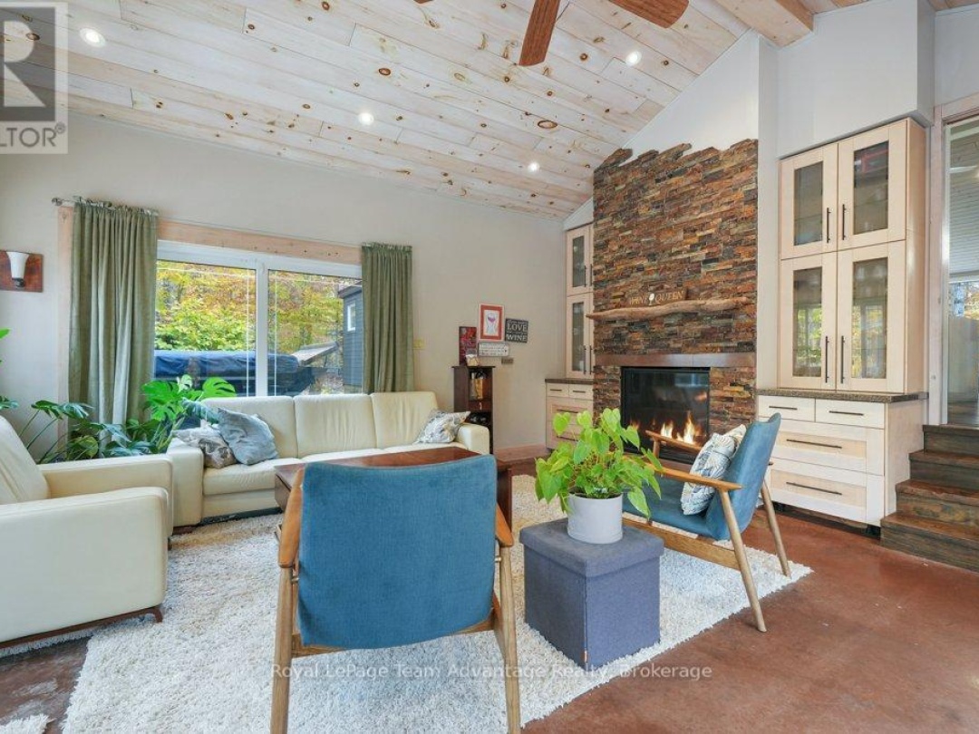 34 BEECHWOOD LANE, Hooton Lake