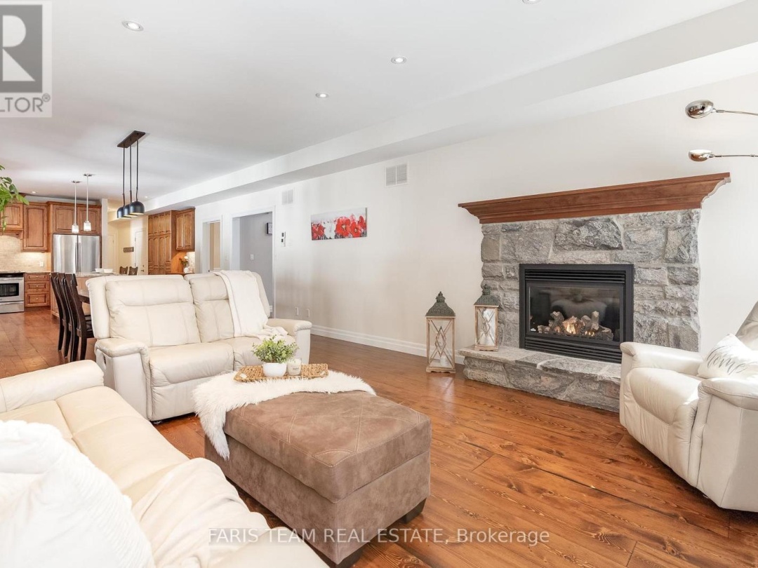 156 Deerfoot Trail, Huntsville (Brunel)