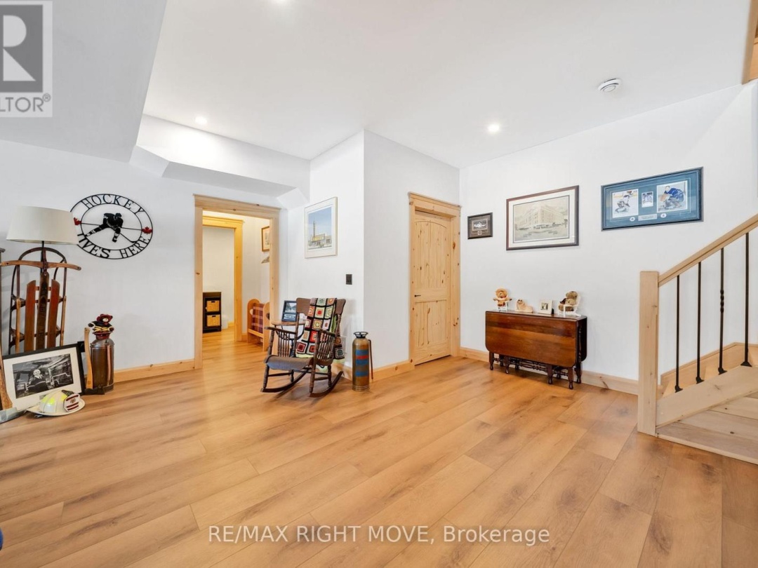 1935 MCLEOD DRIVE, Severn River