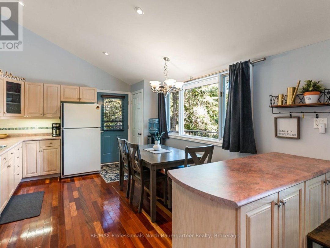 1086 CAMERON LANE, 