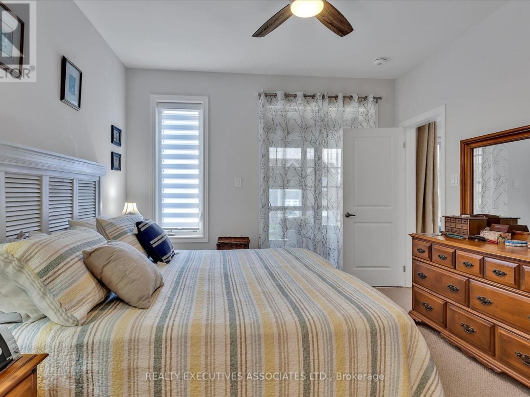 36 - 17 LAKEWOOD CRESCENT, 