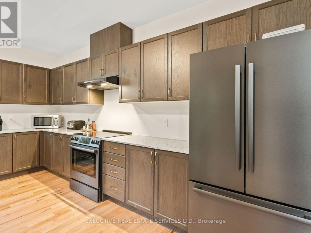 1049 GREENSVIEW DRIVE, Lake of Bays (Franklin)