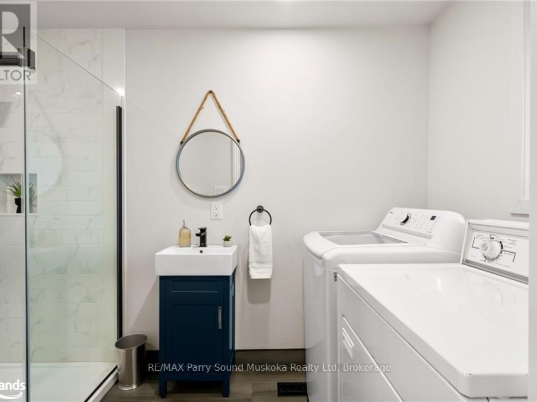 68 PINEWOOD ROAD, Long Lake