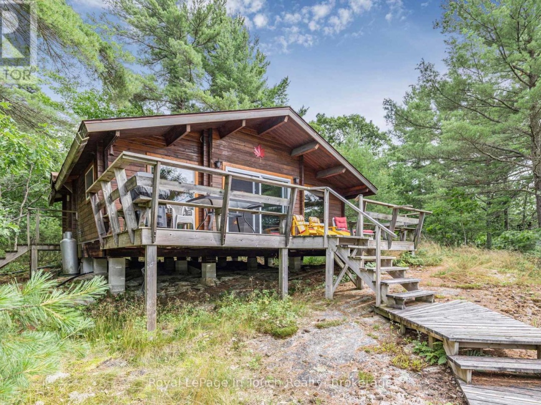 B207-10 WAHSOUNE ISLAND, Georgian Bay