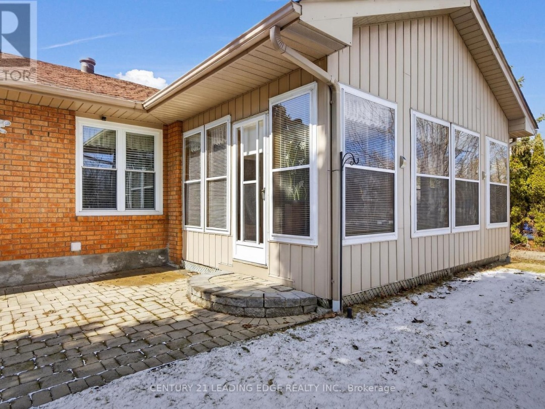 17 SANDLEWOOD TRAIL, Lake Simcoe