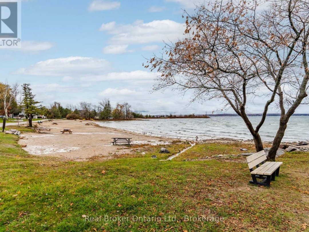 33 GLOUCESTER GROVE, Georgian Bay