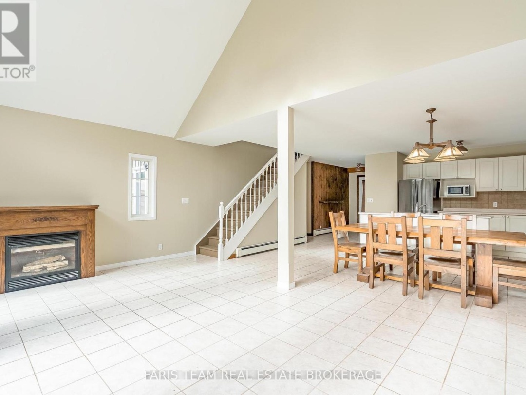 7516 ISLAND CRESCENT, Black River