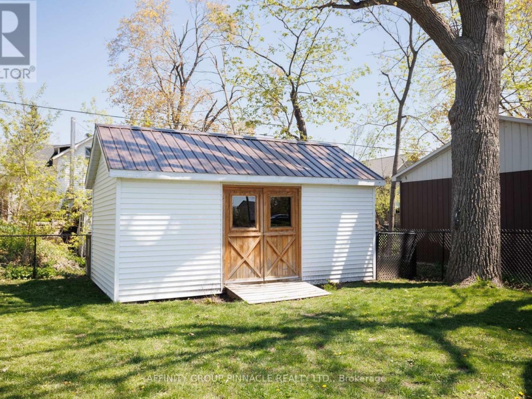 42 OAK STREET, Kawartha Lakes (Fenelon Falls)