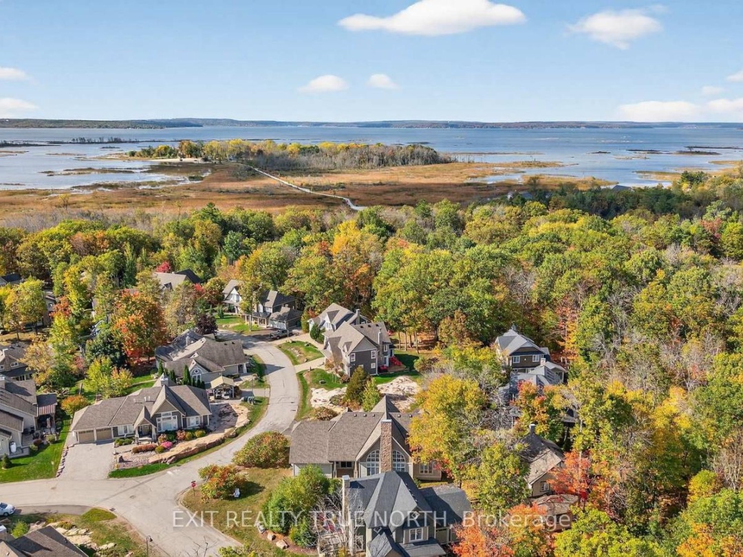 4 COUNTRY TRAIL, 