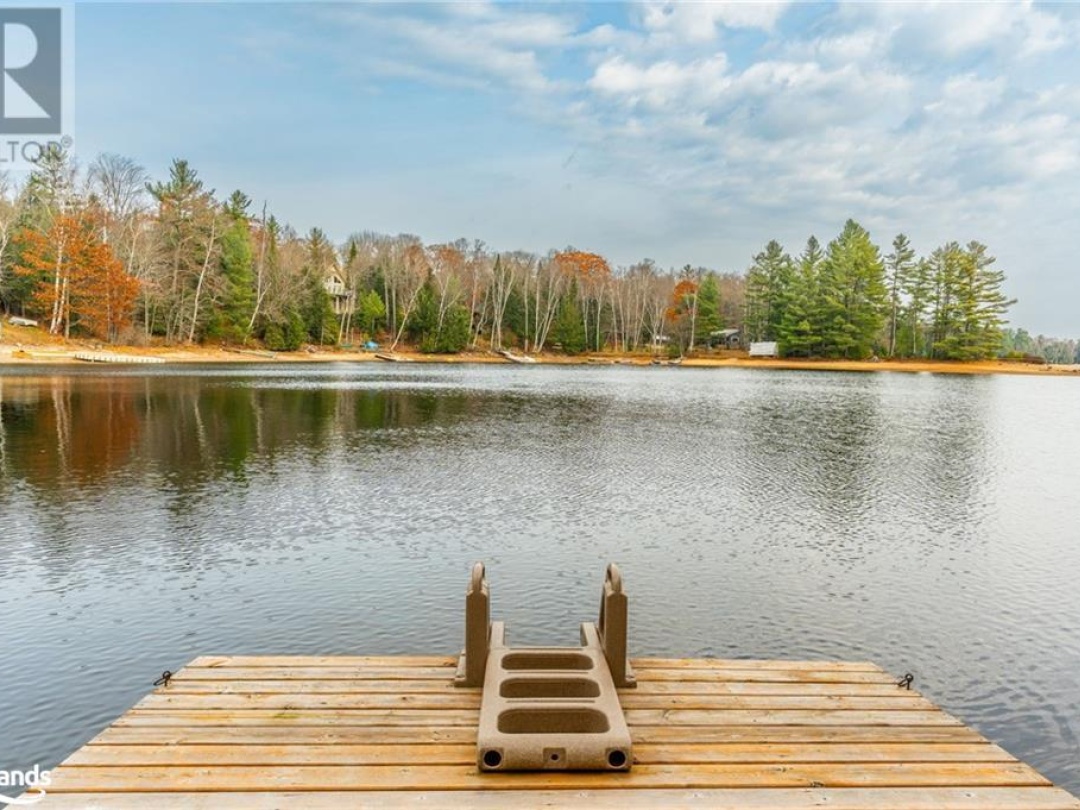 3526 West Shore Road, Kennisis Lake