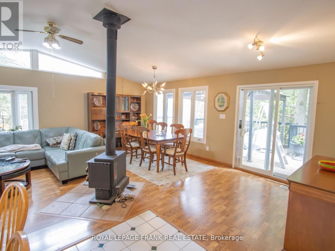 1070 TOWERING OAKS TRAIL, 