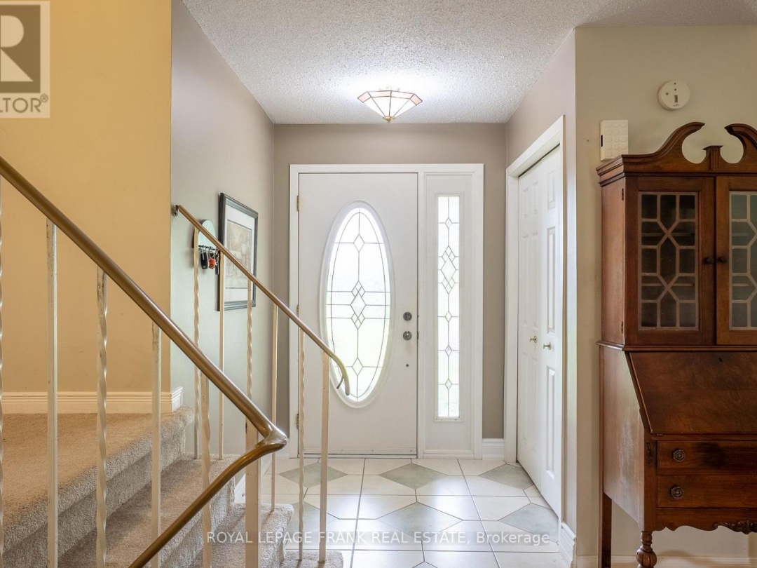 383 OLD SURREY LANE, Pigeon Lake