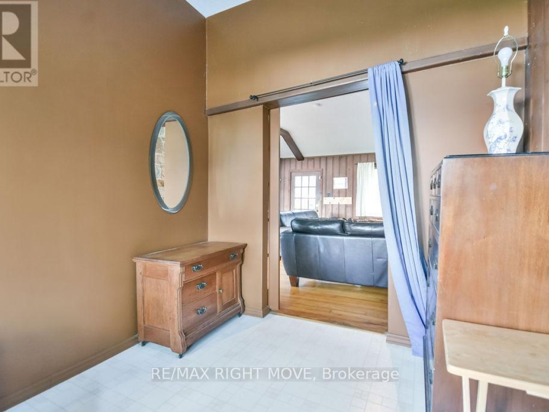 1467 CUNNINGHAM CRESCENT, 