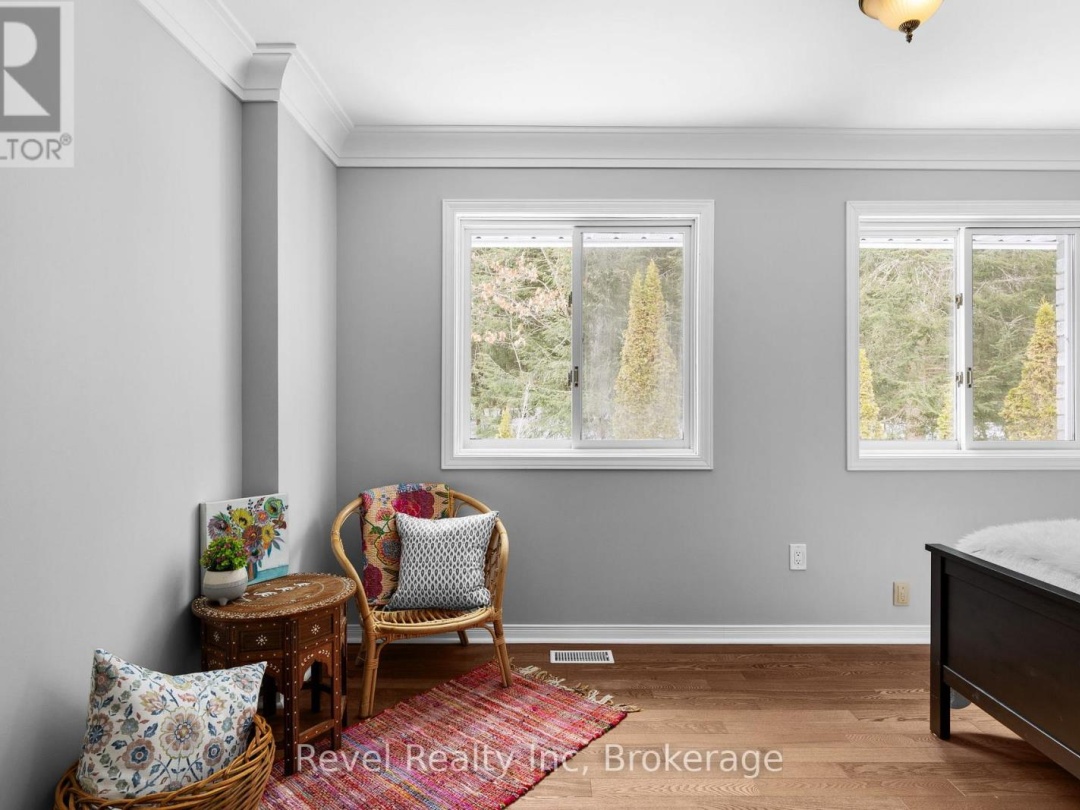 75 SILVER POINT DRIVE, Silver Lake